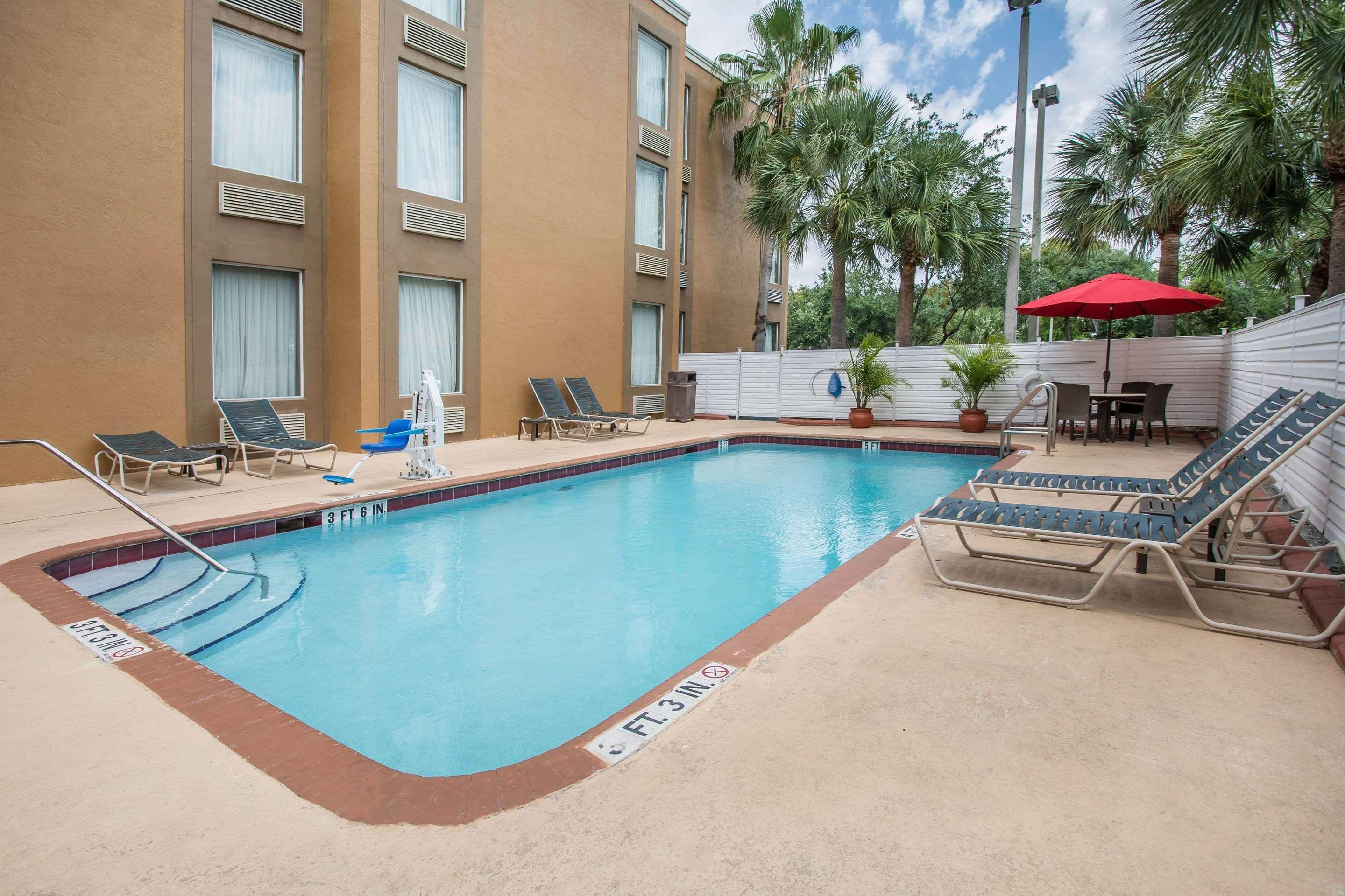 Comfort Inn & Suites Fort Lauderdale West Turnpike Lauderdale Lakes Exterior foto
